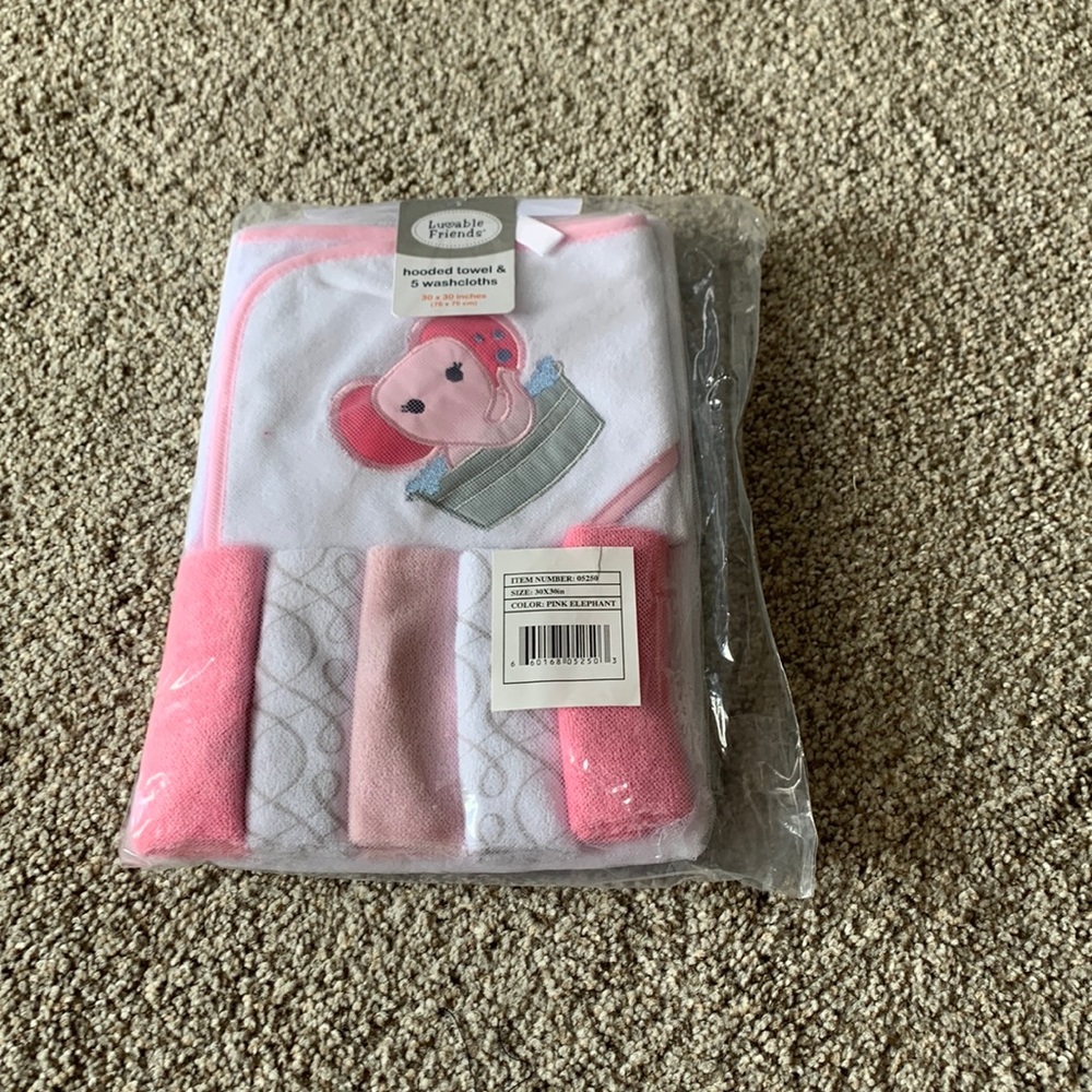 Hooded towel and 5 washcloths
